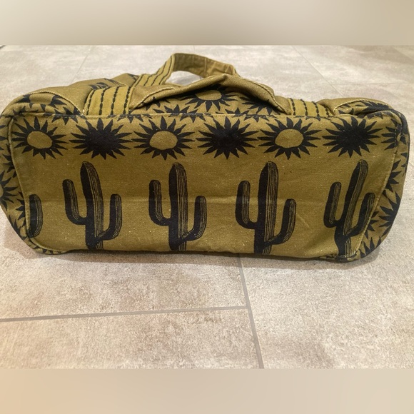 FREE PEOPLE Printed Caravan Tote Bag in Cactus - Picture 8 of 8